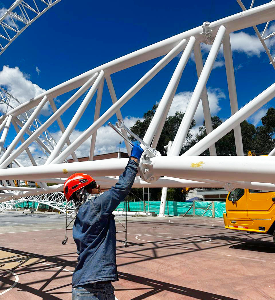 Estructura de acero en fabricación y montaje